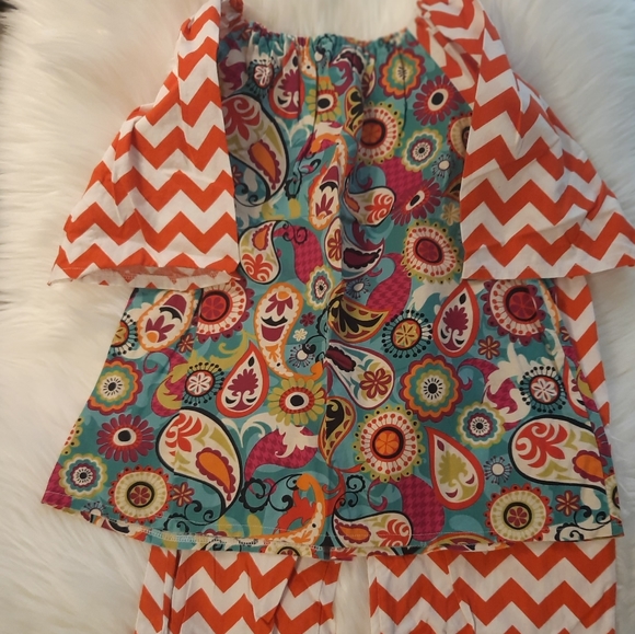 2 Piece Ruffle Boutique Set Girl's Size 5 Paisley & Chevron print - Picture 2 of 8